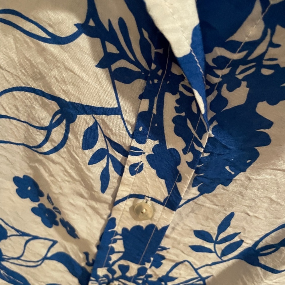 NWT Blue White Vibrant Floral lightweight blouse gauzy beachy coastal resort S - Picture 9 of 9